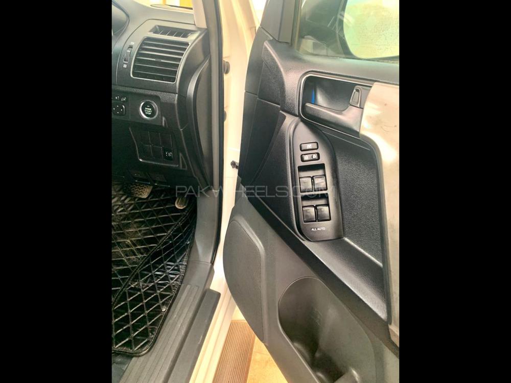 Toyota Prado 2009 for Sale in Peshawar Toyota Prado 2009 for Sale in Peshawar Image-8
