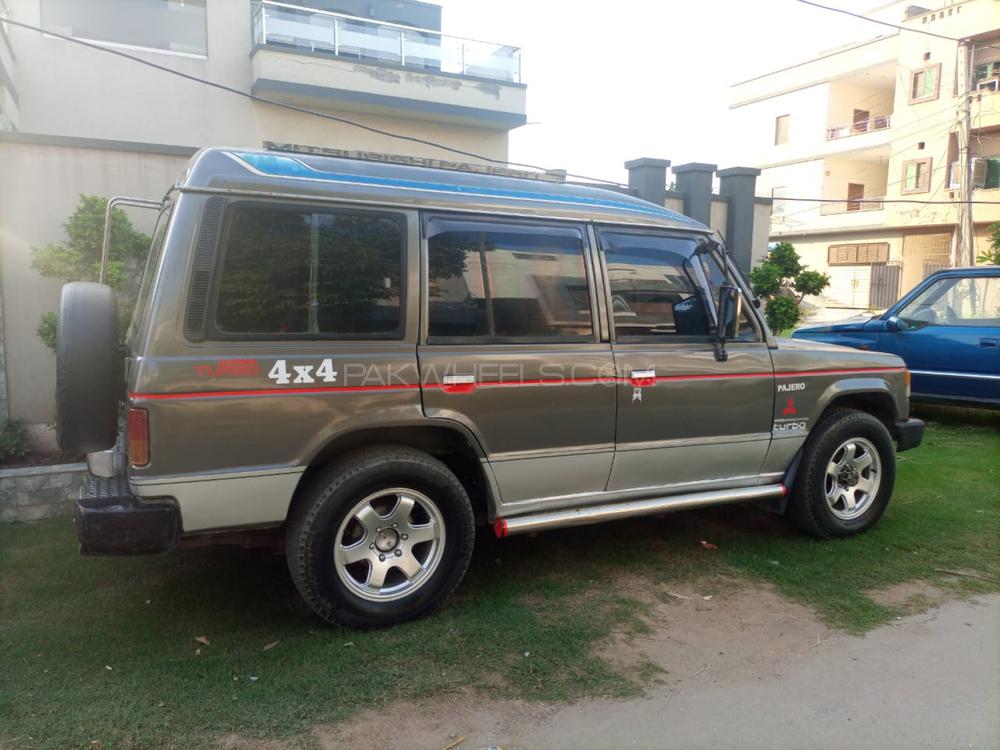 Mitsubishi Pajero 1988 for Sale in Lahore Mitsubishi Pajero 1988 for Sale in Lahore Image-2