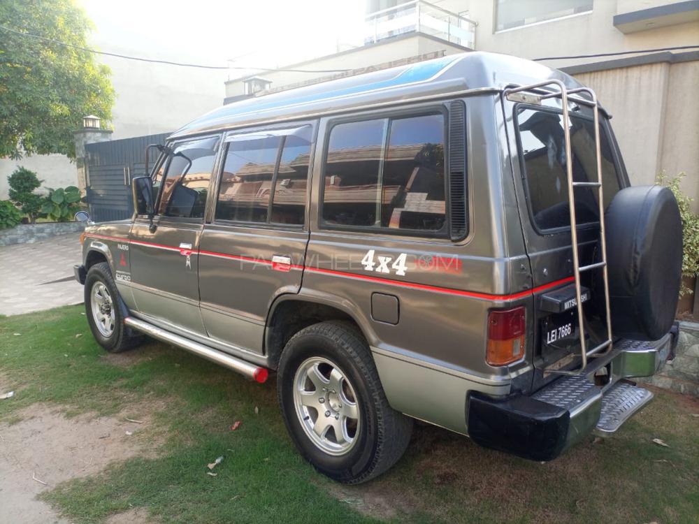 Mitsubishi Pajero 1988 for Sale in Lahore Mitsubishi Pajero 1988 for Sale in Lahore Image-4