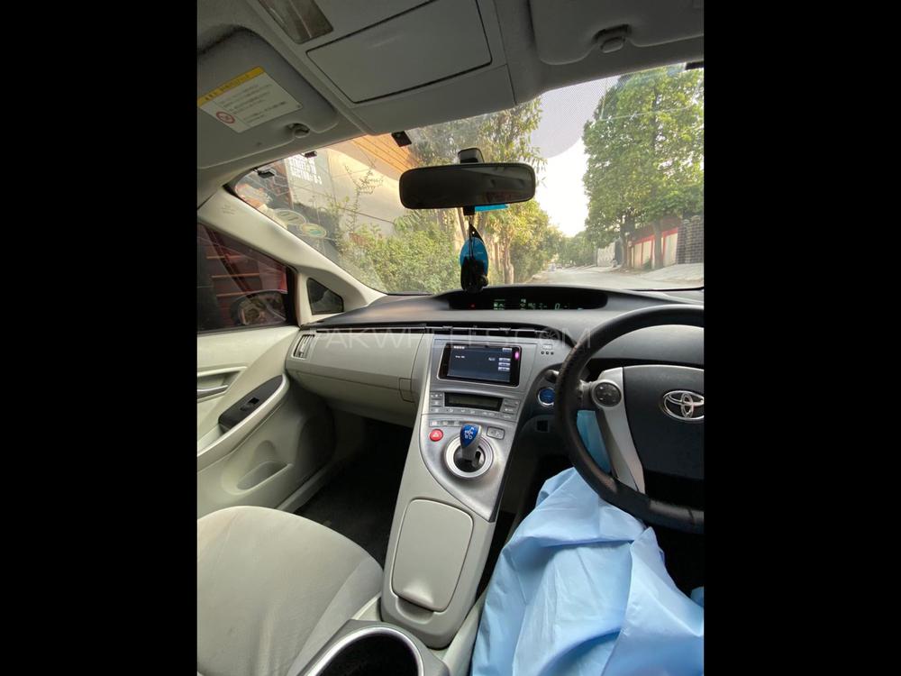 Toyota Prius 2012 for Sale in Peshawar Toyota Prius 2012 for Sale in Peshawar Image-5