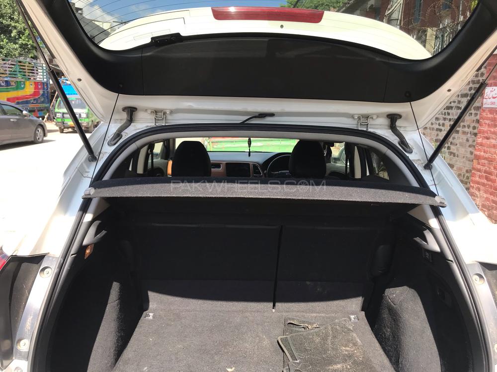 Honda Vezel 2015 for Sale in Lahore Honda Vezel 2015 for Sale in Lahore Image-10