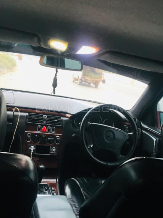 Mercedes Benz E Class 1998 for Sale in Peshawar Mercedes Benz E Class 1998 for Sale in Peshawar Image-15