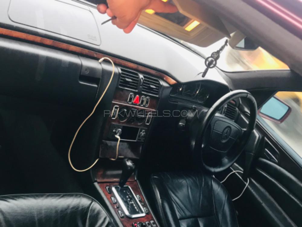 Mercedes Benz E Class 1998 for Sale in Peshawar Mercedes Benz E Class 1998 for Sale in Peshawar Image-10
