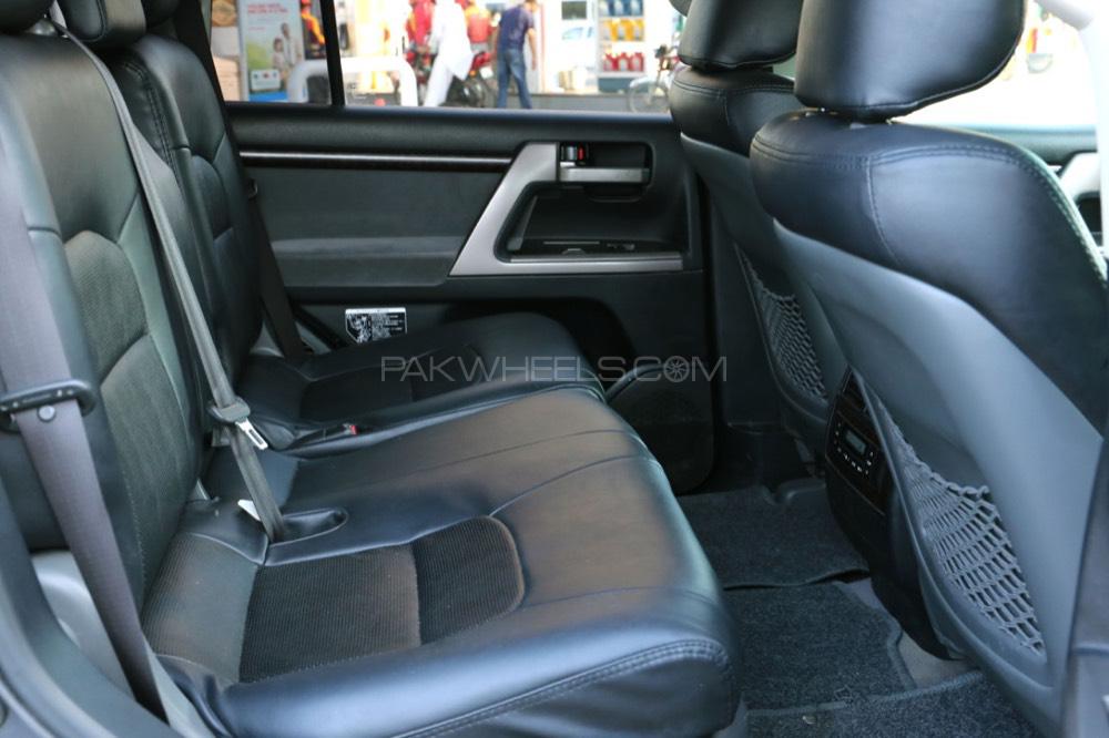 Toyota Land Cruiser 2010 for Sale in Karachi Toyota Land Cruiser 2010 for Sale in Karachi Image-6