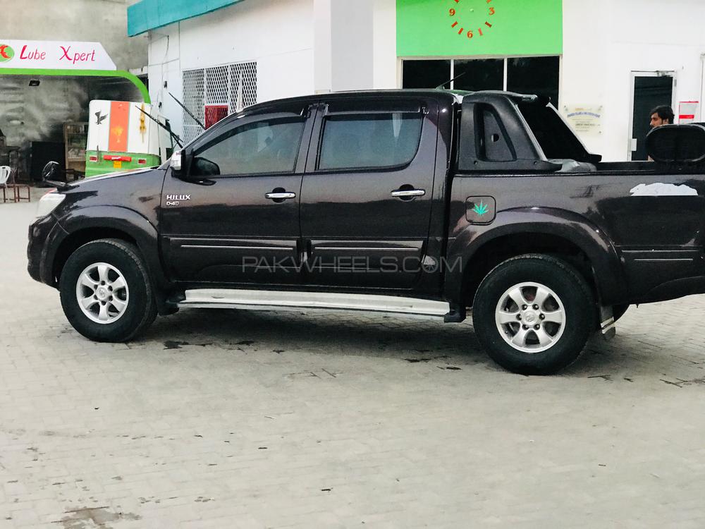 Toyota Hilux 2012 for Sale in Peshawar Toyota Hilux 2012 for Sale in Peshawar Image-2