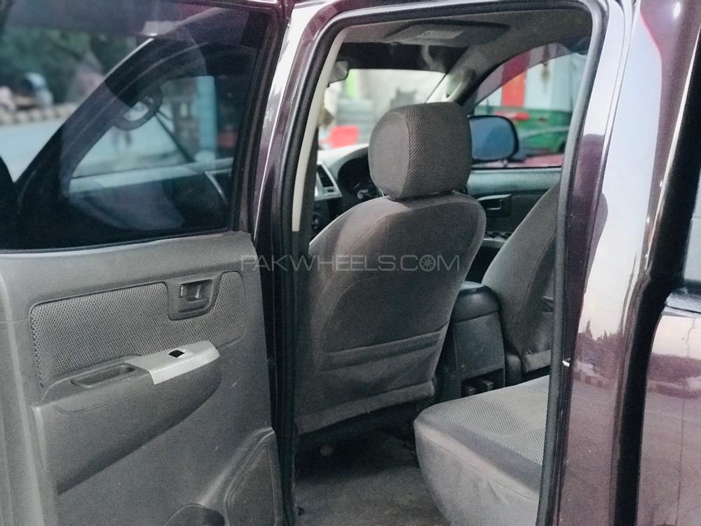 Toyota Hilux 2012 for Sale in Peshawar Toyota Hilux 2012 for Sale in Peshawar Image-5