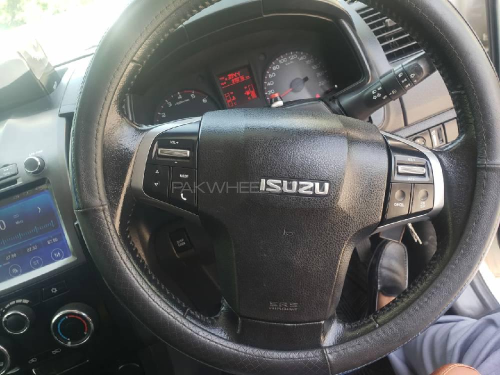 Isuzu D-Max 2015 for Sale in Jhelum Isuzu D-Max 2015 for Sale in Jhelum Image-20
