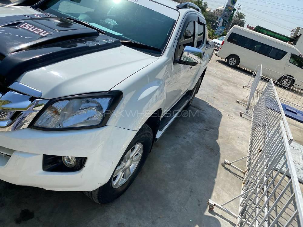 Isuzu D-Max 2015 for Sale in Jhelum Isuzu D-Max 2015 for Sale in Jhelum Image-9