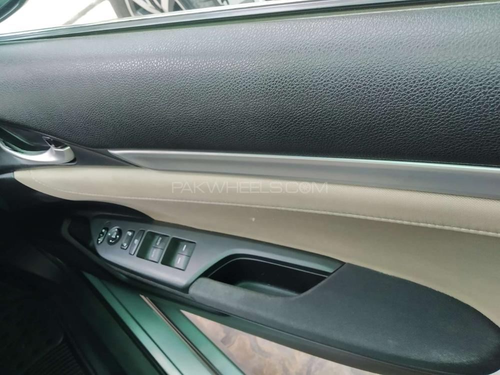 Honda Civic 2017 for Sale in Lahore Honda Civic 2017 for Sale in Lahore Image-9