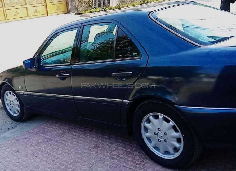 Mercedes Benz 200 D 1998 for Sale in Chowk azam Image-1