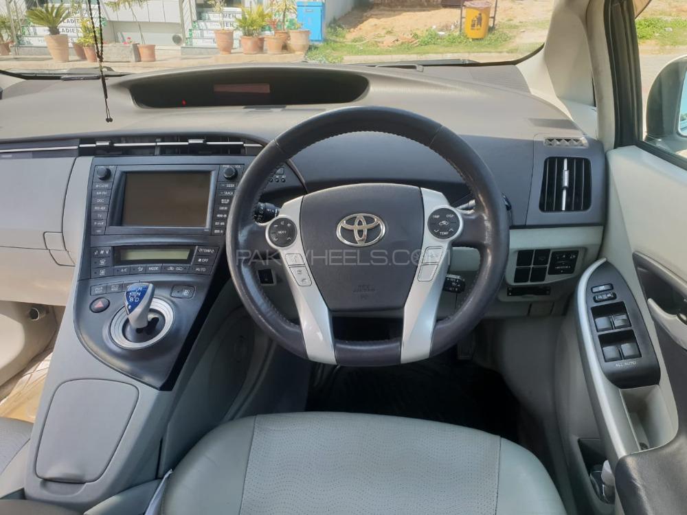 Toyota Prius 2011 for Sale in Islamabad Image-1