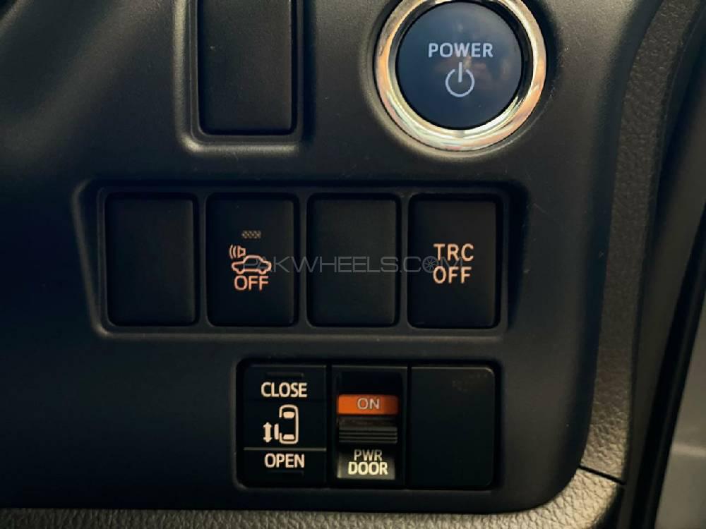 ٹویوٹا نوح 2015 for Sale in پشاور ٹویوٹا نوح 2015 for Sale in پشاور Image-6