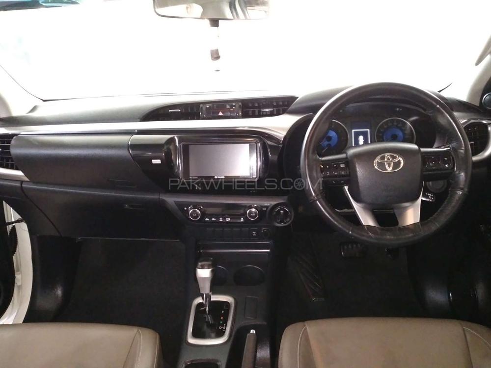 Toyota Hilux 2017 for Sale in Lahore Toyota Hilux 2017 for Sale in Lahore Image-8