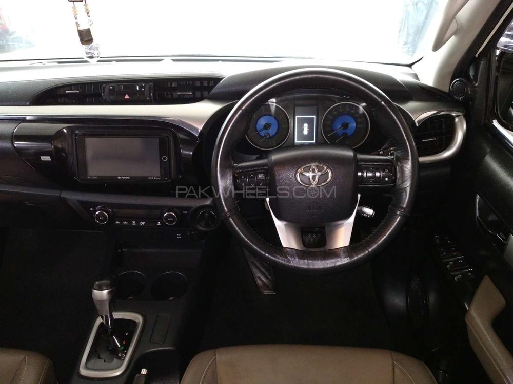 Toyota Hilux 2017 for Sale in Lahore Toyota Hilux 2017 for Sale in Lahore Image-9