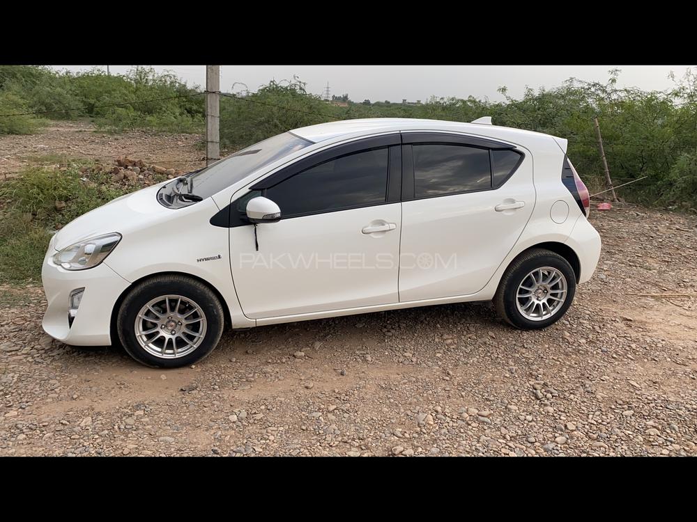 Toyota Aqua 2015 for Sale in Peshawar Toyota Aqua 2015 for Sale in Peshawar Image-4