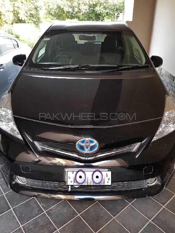 Toyota Prius Alpha 2017 for Sale in Faisalabad Image-1