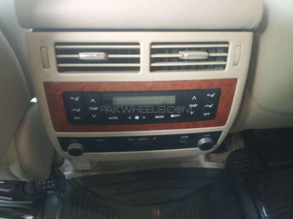 Toyota Land Cruiser 2012 for Sale in Karachi Toyota Land Cruiser 2012 for Sale in Karachi Image-17