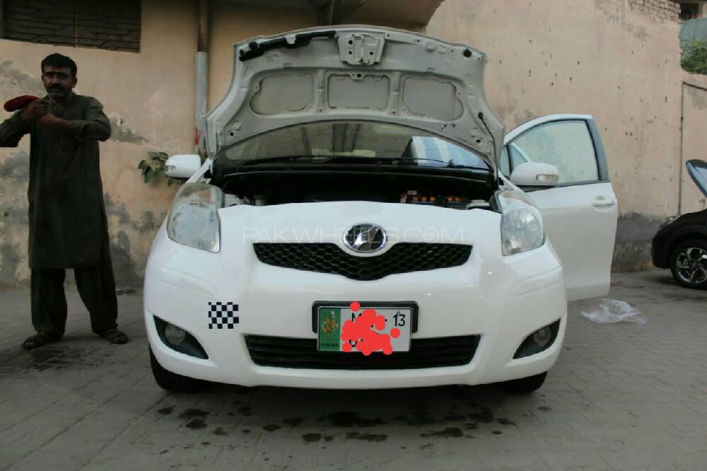 Toyota Vitz 2009 for Sale in Multan Image-1