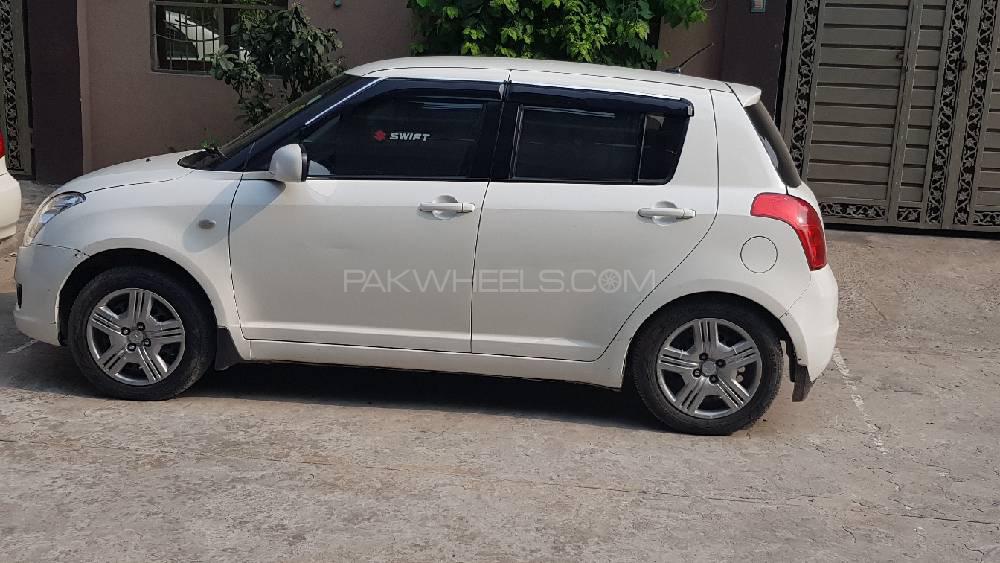 Suzuki Swift 2011 for Sale in Lahore Image-1