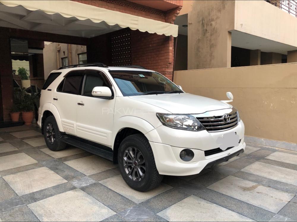 Toyota Fortuner 2015 for Sale in Lahore Toyota Fortuner 2015 for Sale in Lahore Image-4