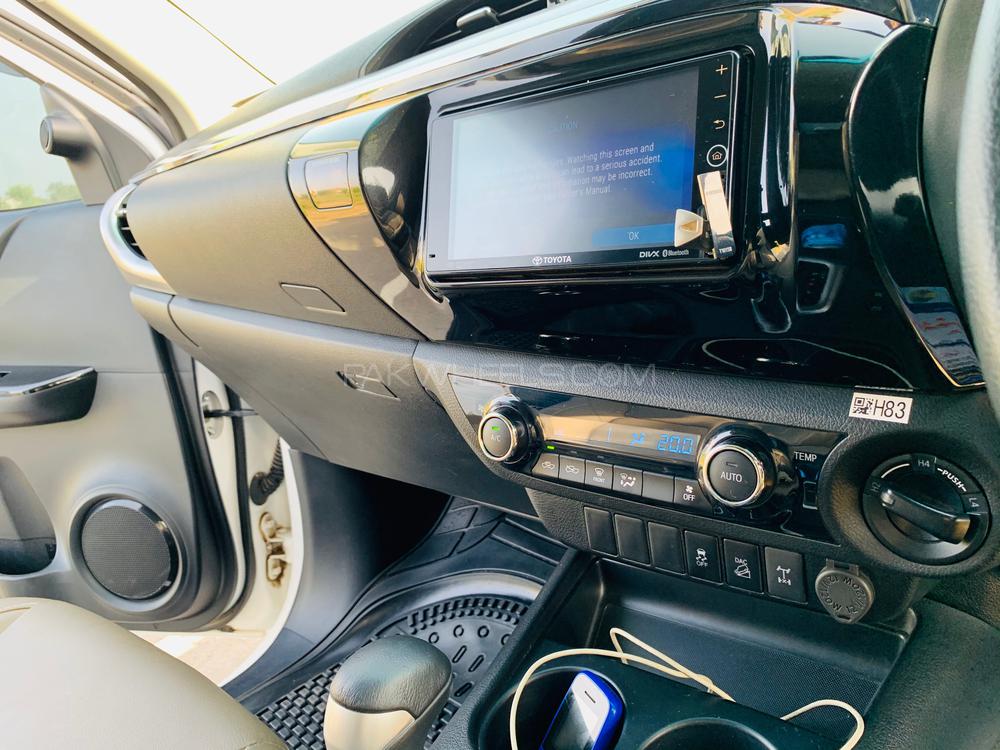 Toyota Hilux 2020 for Sale in Mandi bahauddin Toyota Hilux 2020 for Sale in Mandi bahauddin Image-8