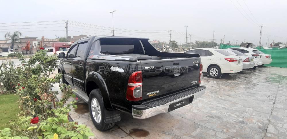 Toyota Hilux 2015 for Sale in Peshawar Toyota Hilux 2015 for Sale in Peshawar Image-6