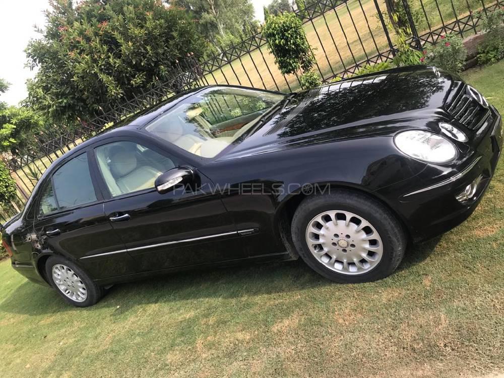 Mercedes Benz E Class 2005 for Sale in Lahore Mercedes Benz E Class 2005 for Sale in Lahore Image-2