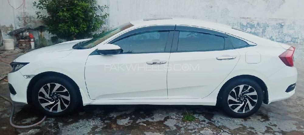Honda Civic 2017 for Sale in Multan Honda Civic 2017 for Sale in Multan Image-4