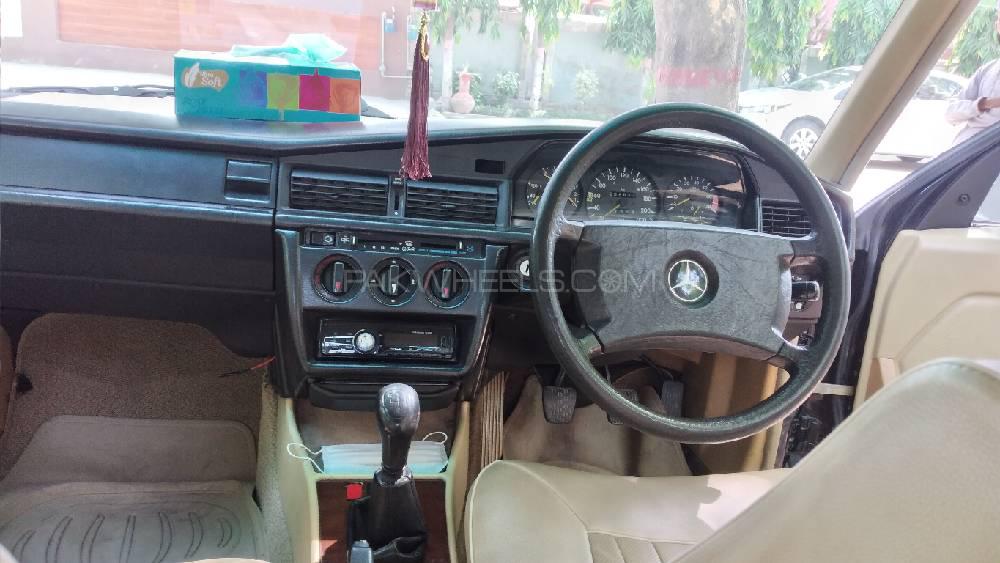 Mercedes Benz E Class 1982 for Sale in Lahore Mercedes Benz E Class 1982 for Sale in Lahore Image-11