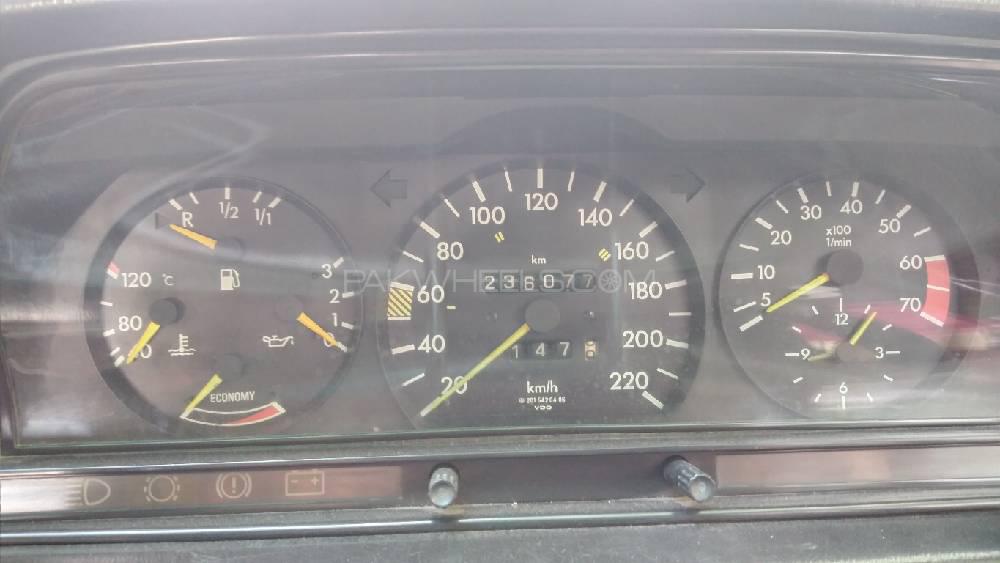 Mercedes Benz E Class 1982 for Sale in Lahore Mercedes Benz E Class 1982 for Sale in Lahore Image-13