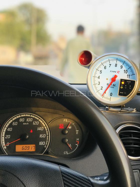 Suzuki Swift - 2013 Carzzers Suzuki Swift - 2013 Carzzers Image-8