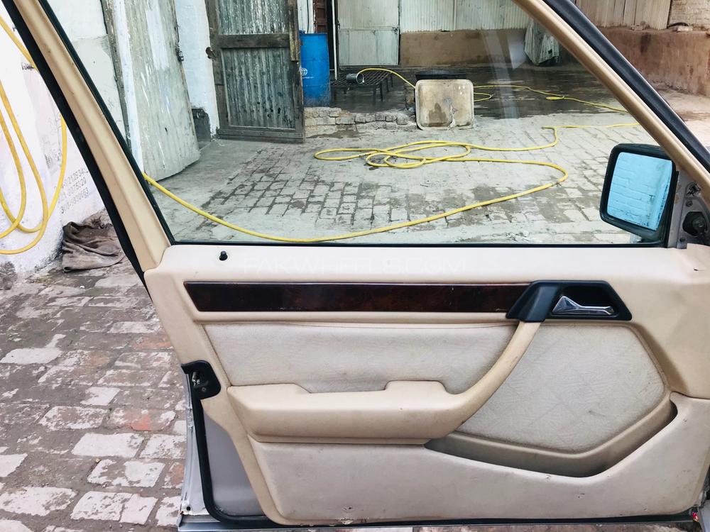 Mercedes Benz E Class 1986 for Sale in Peshawar Mercedes Benz E Class 1986 for Sale in Peshawar Image-6