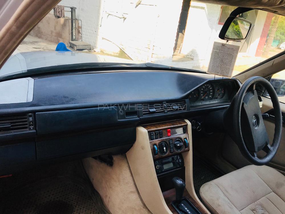 Mercedes Benz E Class 1986 for Sale in Peshawar Mercedes Benz E Class 1986 for Sale in Peshawar Image-7
