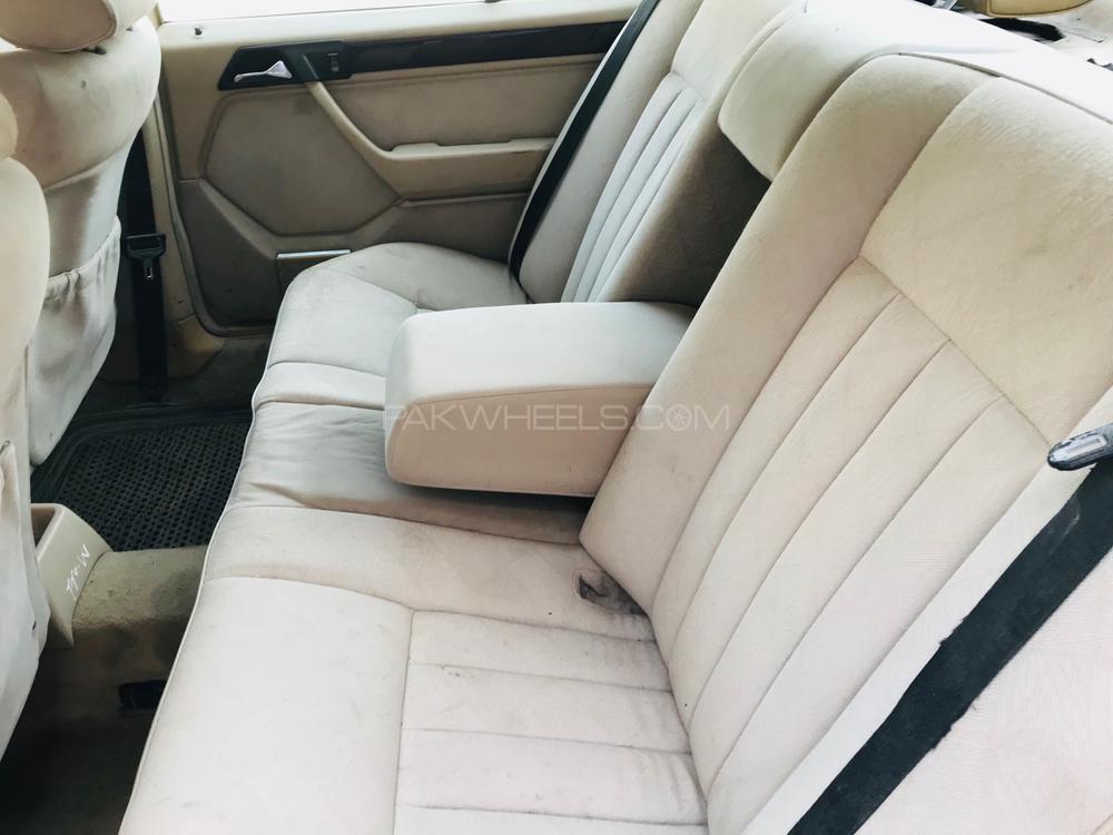 Mercedes Benz E Class 1986 for Sale in Peshawar Mercedes Benz E Class 1986 for Sale in Peshawar Image-9