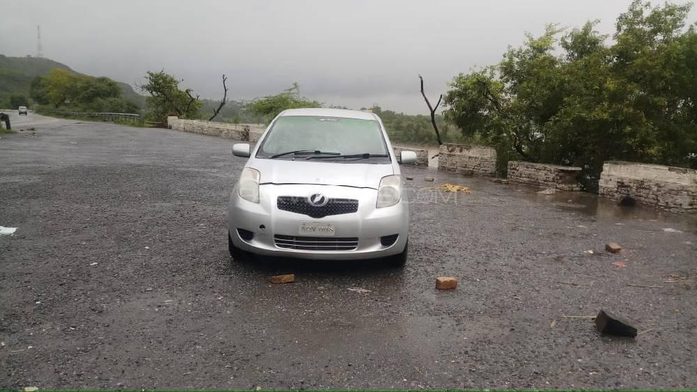 Toyota Vitz 2005 for Sale in Nowshera cantt Image-1