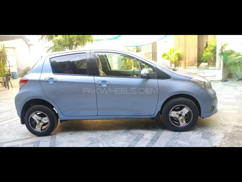 Toyota Vitz 2013 for Sale in Lahore Image-1
