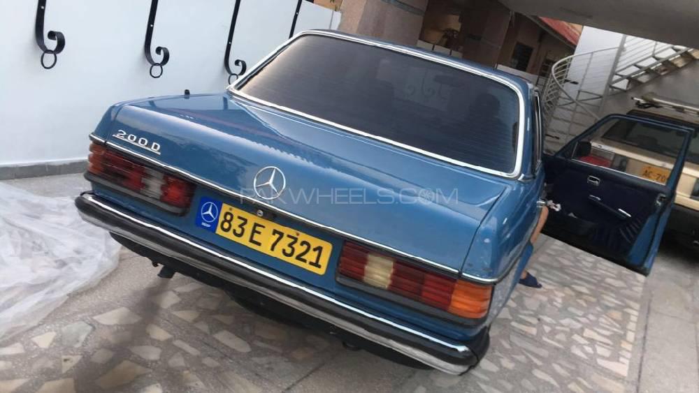 Mercedes Benz 200 D - 1983 papa smurf Mercedes Benz 200 D - 1983 papa smurf Image-2