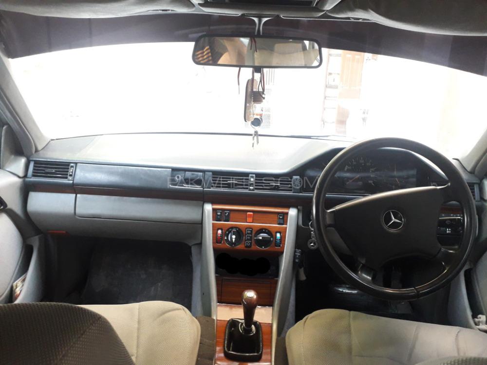 Mercedes Benz 200 D 1990 for Sale in Rawalpindi Mercedes Benz 200 D 1990 for Sale in Rawalpindi Image-2