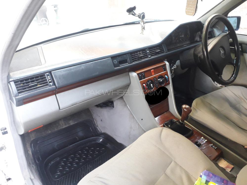 Mercedes Benz 200 D 1990 for Sale in Rawalpindi Mercedes Benz 200 D 1990 for Sale in Rawalpindi Image-3
