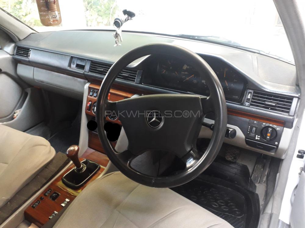 Mercedes Benz 200 D 1990 for Sale in Rawalpindi Mercedes Benz 200 D 1990 for Sale in Rawalpindi Image-4