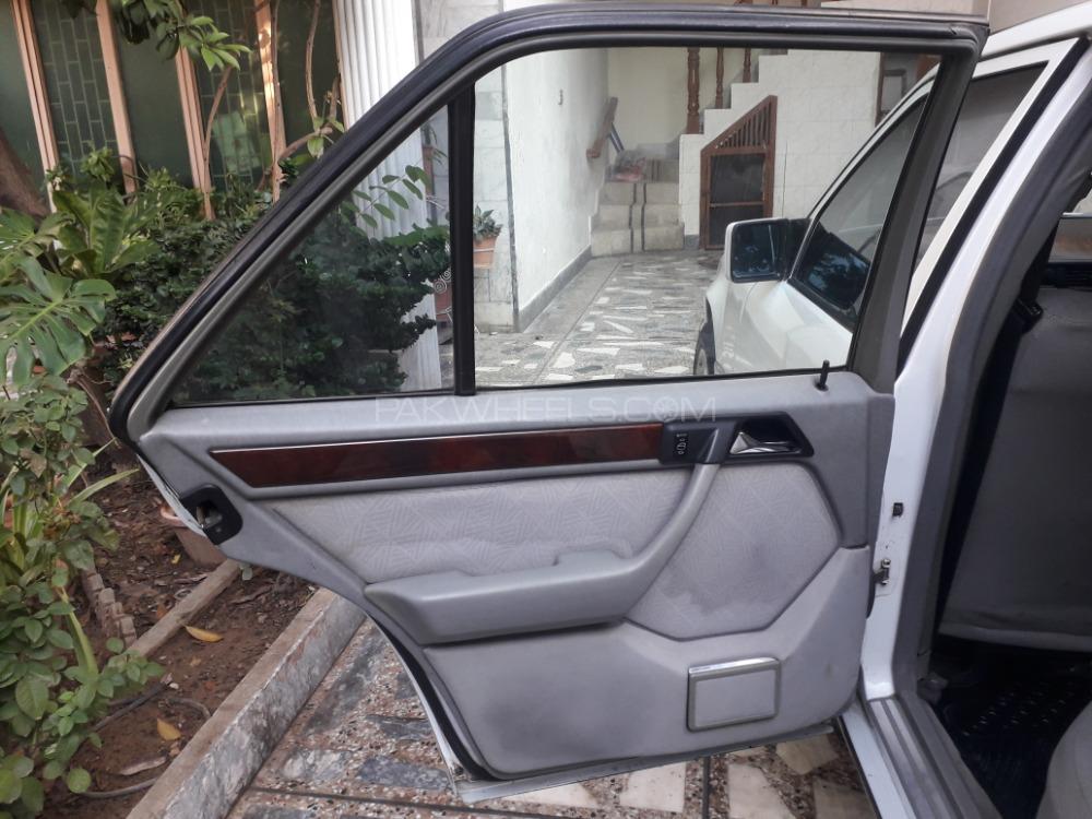 Mercedes Benz 200 D 1990 for Sale in Rawalpindi Mercedes Benz 200 D 1990 for Sale in Rawalpindi Image-20