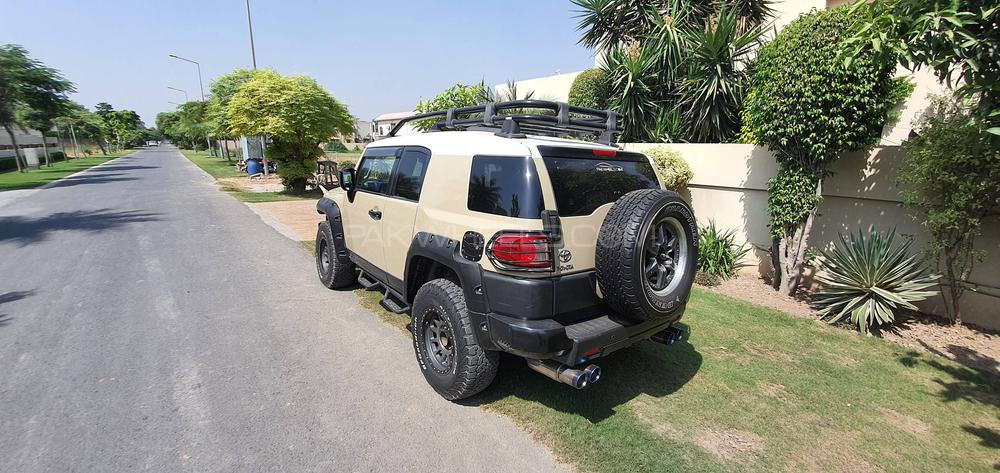 Toyota Fj Cruiser 2011 for Sale in Lahore Toyota Fj Cruiser 2011 for Sale in Lahore Image-5