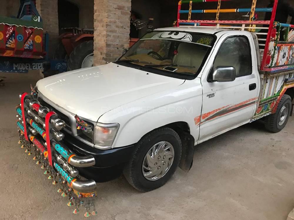 Toyota Hilux 2000 for Sale in Mian Wali Image-1