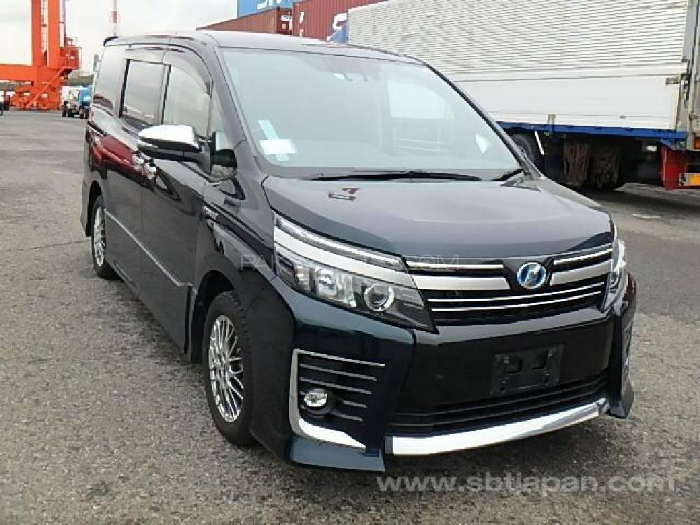 Toyota Voxy 2016 for Sale in Lahore Image-1