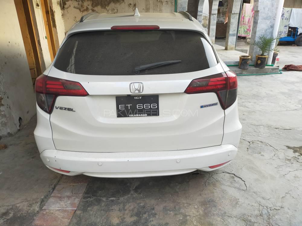 Honda Vezel 2014 for Sale in Nowshera cantt Honda Vezel 2014 for Sale in Nowshera cantt Image-3