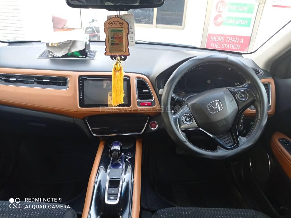 Honda Vezel 2015 for Sale in Rawalpindi Honda Vezel 2015 for Sale in Rawalpindi Image-4