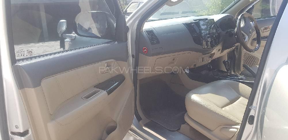 Toyota Hilux 2012 for Sale in Peshawar Toyota Hilux 2012 for Sale in Peshawar Image-8