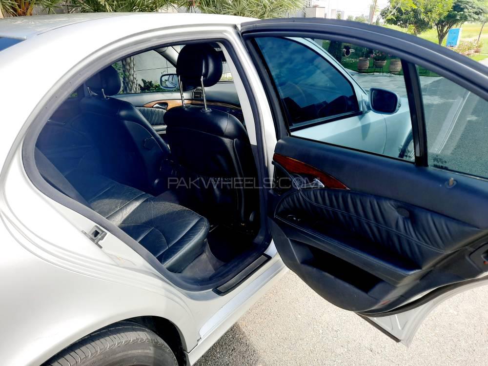 Mercedes Benz E Class 2003 for Sale in Lahore Mercedes Benz E Class 2003 for Sale in Lahore Image-14