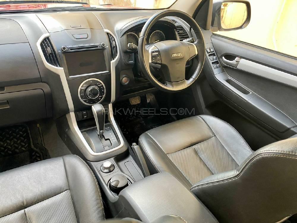 Isuzu D-Max 2019 for Sale in Karachi Isuzu D-Max 2019 for Sale in Karachi Image-9