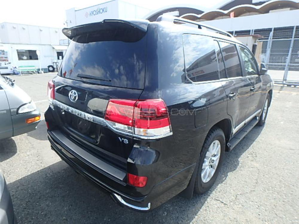 Toyota Land Cruiser 2016 for Sale in Lahore Toyota Land Cruiser 2016 for Sale in Lahore Image-4